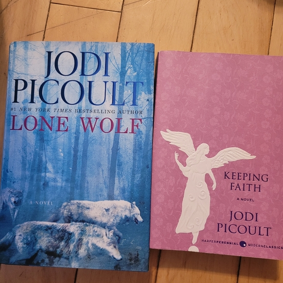 Variety of books - Picture 9 of 9